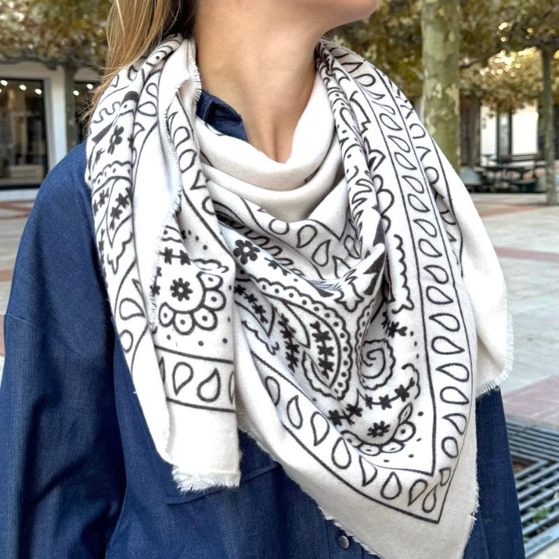 Écharpe motif bandana – effet cachemire