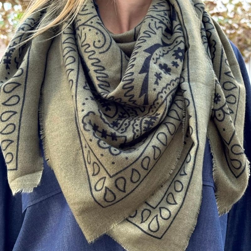 Écharpe motif bandana – effet cachemire