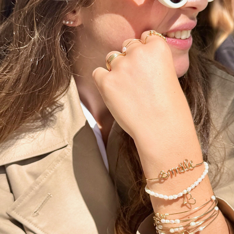 
                      
                        Bracelet élastique pierres, initiale
                      
                    