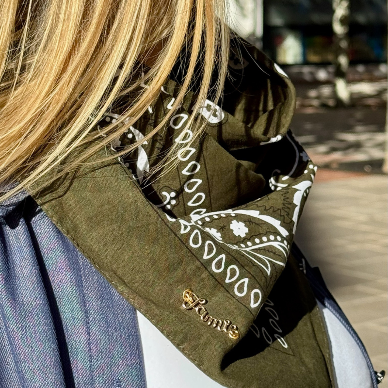 Bandana avec broche à message personnalisé